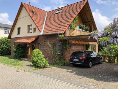 Wunderschöne, helle Erdgeschosswohnung in freistehendem 2-Familien-Haus in Hillegossen