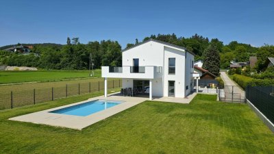 Hochwertig mit Pool &amp; Weitblick für pure Lebensqualität
