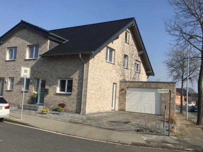 Gepflegte Doppelhaushälfte mit Garage in Hückelhoven-Ratheim KFW-55