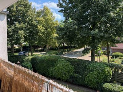 LOBBERICH  /  Eigentumswohnung mit überdachtem Balkon, Einbauküche und Garage