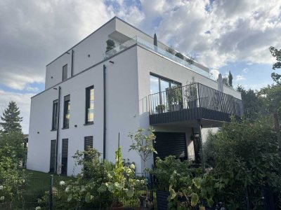 Charmante, neuwertig und elegant ausgestattete Wohnung mit kleinem Garten