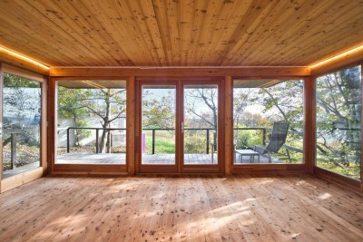Raus aus der Stadt - das Landleben genießen in einem ebenerdigen Anwesen mit 132m² und weiteren 70m² Wohnfläche im Baum- und Gästehaus!