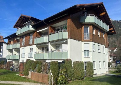 vermietete 3-Zimmer-Wohnung mit Gartenanteil in begehrter Wohnanlage in Oberstdorf