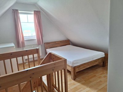 Geschmackvolle Maisonette-Wohnung möbliert mit zwei Räumen und EBK in Ostrach
