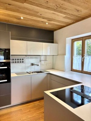Exklusiv ausgestattetes Einfamilienhaus mit großem Garten und Werkstattanbau!