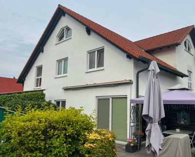 Modernes Reihenendhaus im ruhigen Berliner Umland  – mit Wohlfühlambiente und Gartenidylle
