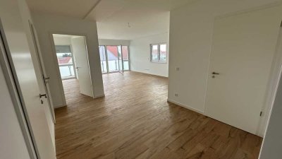 100m2 Erstbezug 4 Zimmerwohnung, Balkon, offene Küche, Rollläden, überdachte Stellplätze KFZ+Fahrrad