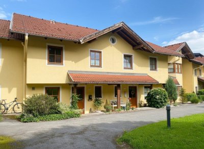 FAMILIENFREUNDLICHES REIHENHAUS AM GRÜNLAND