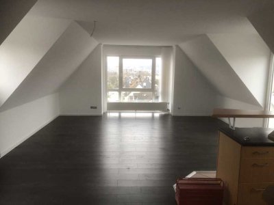 Modernisierte Wohnung mit zweieinhalb Zimmern sowie Balkon und Einbauküche in Wuppertal