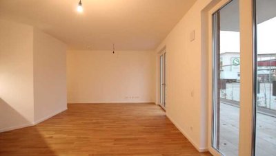 Erdgeschoß mit großer Terrasse.