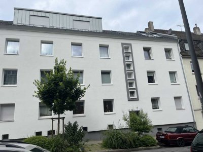 Singles aufgepasst! Schöne Dachgeschoss-Wohnung mit Balkon kann zum 01.10.25 angemietet werden!