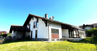Großzügiges Familiendomizil mit Wintergarten und Einliegerwohnung - Wohnen in ruhiger Siedlungslage!