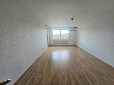 Frei ab sofort! Schöne 3,5  Zimmerwohnung mit Aufzug/Balkon/GARAGE!