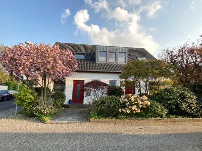 Sehr schöne, helle Dachgeschosswohnung mit großer Terrasse