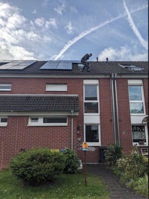 Helles Einfamilienhaus mit Garten, Garage, ausgebautem Dachgeschoss & PV-Anlage in Köln-Blumenberg