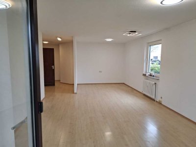 Charmante 1,5-Zimmer Wohnung im EG mit Balkon in Oos