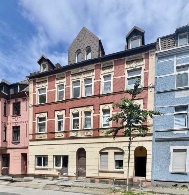 Aufgeteiltes stark sanierungsbedürftiges 7 Parteien Haus mit Garage