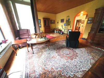 Architektonisch anders. RMH mit außergewöhnlicher Bauweise und Entwicklungspotenzial!