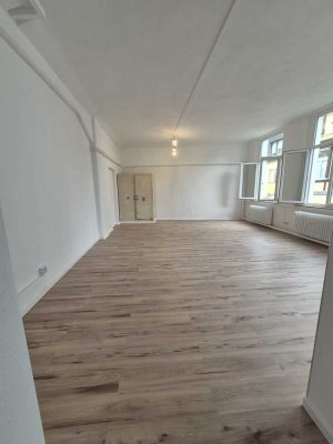 Neu saniertes, helles Loft in zentraler Lage von Pforzheim – 3,35 m Deckenhöhe & modernes Bad