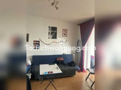 Tauschwohnung: 2-Zimmerwohnung mit separater Küche und Balkon.
