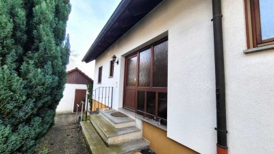 Großzügiges Einfamilienhaus mit Balkon und Garten in ruhiger Ortsrandlage