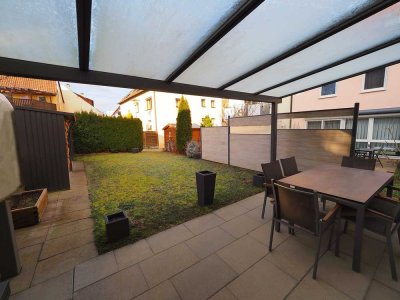 Exklusive Doppelhaushälfte mit Kamin, luxuriöser Küche und Garten