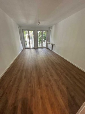 Top-renovierte 4-Zimmerwohnung nahe Zollhafen & Rhein