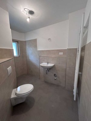 Erstbezug nach Sanierung * 3,5-Zimmer-Wohnung im Erdgeschoss * Gartennutzung * große Küche