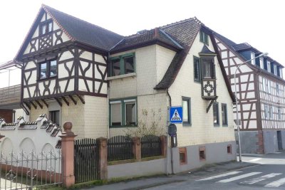 ***Denkmalgeschütztes Fachwerkhaus mit 2 großen Wohnungen in der Innenstadt von Michelstadt***