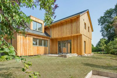 5,5-Zimmer-Maisonette in charmantem Haus mit Terrasse & Garten