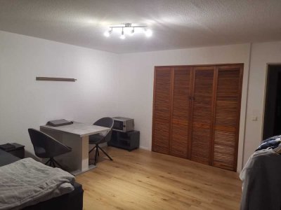1-ZKDB App- mit kl. Kü, teilmöbl. mit Stellpl. u. Keller in St-Weilimdorf von privat
