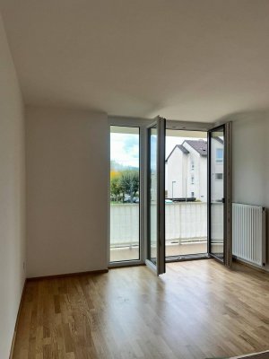 Sonnige 3-Zi-Whg mit Balkon und Tiefgarage zentral in Toplage Aigen