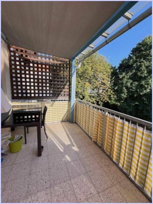 Zentrale ruhige Wohnung, 76m2. 2 SZ, Wohnzimmer mit Balkon, Küche, Keller, Parkplatz. ab 01.11.