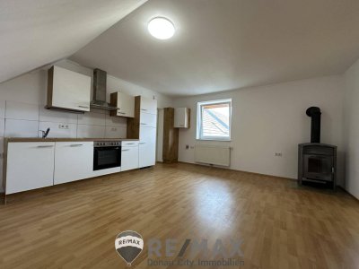 "4-Zimmerwohnung mit Balkon, Fernwärme &amp; 2 Parkplätzen"