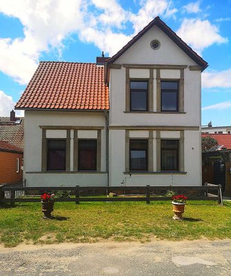 Charmante 2,5-Zimmer-Wohnung mit Altbau-Flair in Mirow – 58 m² im Obergeschoss