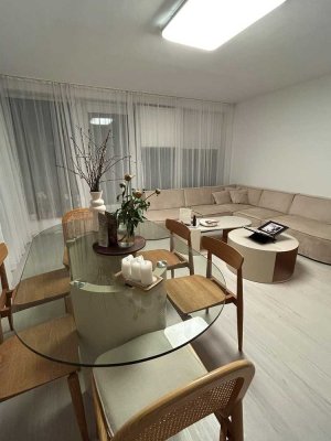 Große 5-Zimmer Wohnung mit Balkon