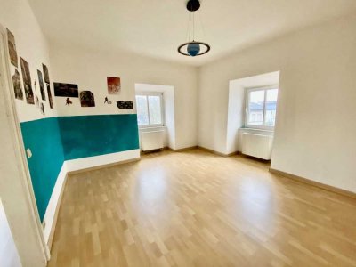 Stilvolles Wohnen in geräumiger DG Wohnung- in toller Villa in Sonneberg