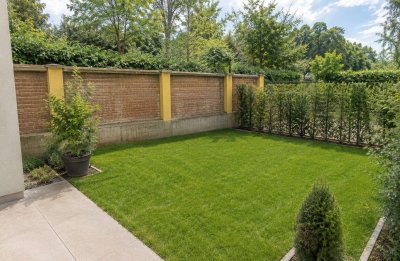 Lichtdurchflutete 2-Zimmer-Gartenwohnung mit 2 Terrassen und Eigengarten – insgesamt ca. 28 m² Freifläche