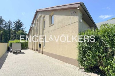 Wohnen am Wasser: Moderne Erdgeschosswohnung in ruhiger Lage