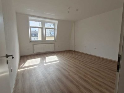 2 Zimmer Dachgeschoss Wohnung zu vermieten!
