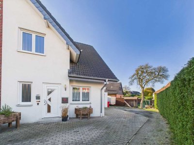 Stilvolle Doppelhaushälfte aus 2009 -energieeffizient und mit attraktivem Ausbaupotenzial