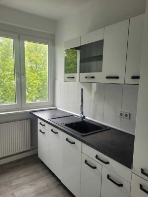**helle 3 Raum Wohnung mit Balkon**Dessau-Siedlung
