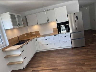 Stilvolle 3 Zimmer Wohnung mit Einbauküche und Balkon
