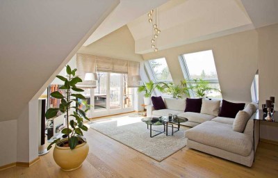 Dachgeschoss-Villenetage * Aufzug * Terrasse * imposante Gründerzeitvilla