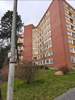 Ruhige Zentrale 1 Zimmer Wohnung mit Balkon und Potenzial