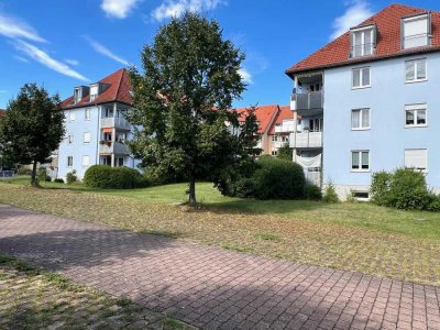 Reserviert: Attraktive 5% Mietrendite - Schöne 2RW mit Balkon, Aufzug, Stellplatz und Fernwärme