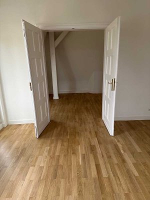Geschmackvolle, vollst. renovierte 4-Zimmer-Wohnung mit geh. Innenausstattung mit Balkon in Weimar