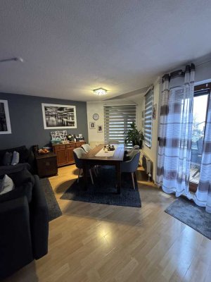 Schöne 3 Zimmer Wohnung mit Balkon und 2 TG Stellplätzen