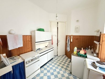 Urbanes Wohnen mit Top-Anbindung – Garçonnière in gepflegtem Altbau