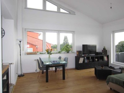 TOP gepflegte Dachgeschosswohnung mit Einbauküche, 2 Balkonen & 2 Stellplätzen in Auerbach !